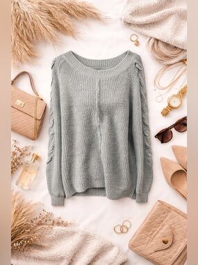 Day trip Soft gray oversized knit sweater by a Buckle brand in size Small.